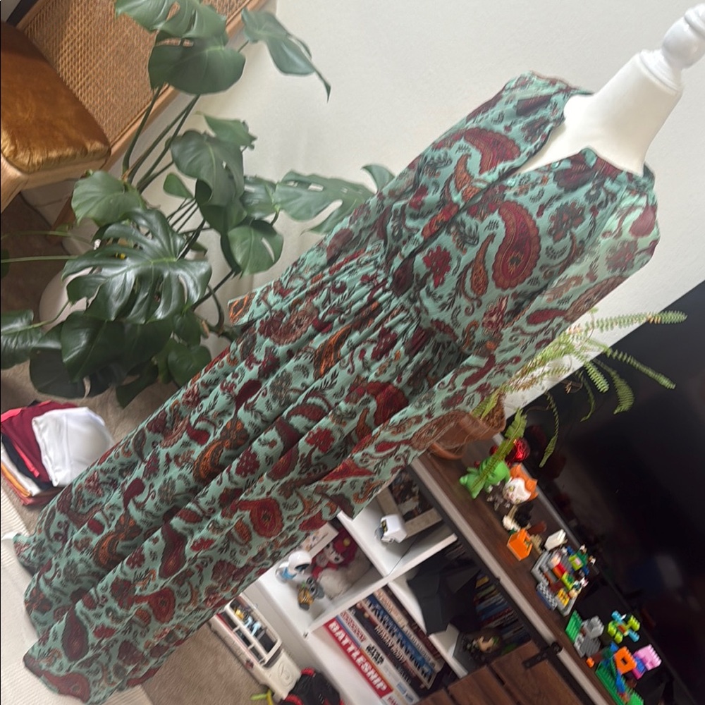 Bohemian Paisley Maxi Dress like new, only wore ones